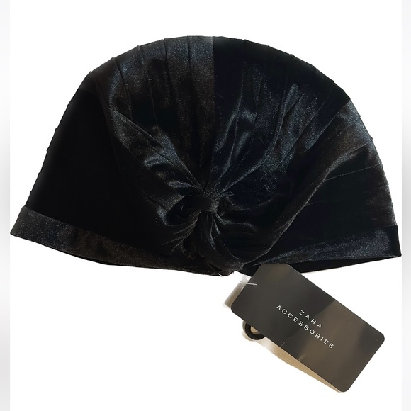 ❣️SOLD❣️ Pleated Velvet Turban - Picture 2 of 4